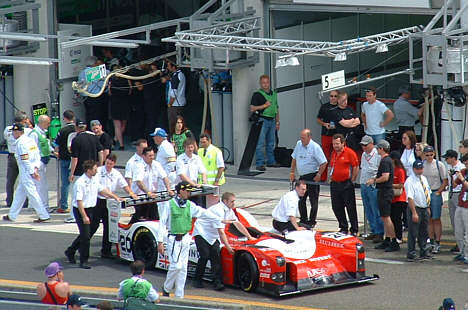 Team Essex Invest's Lister, den første racer på Le Mans med en ren dansk besætning, den blev kørt af John Nielsen, Casper Elgaard samt Jens Reno Møller.
(Foto: Claude Foubert / infoscourse-org)
